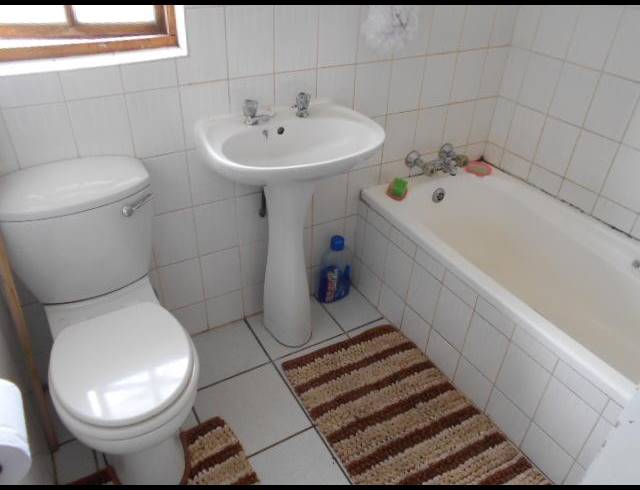 2 BEDROOM PROPERTY TO RENT IN MEER EN SEE